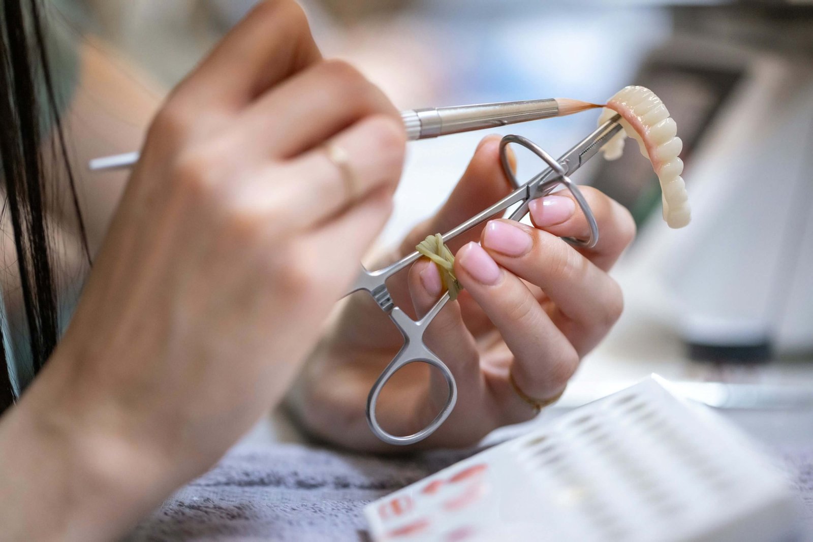 Technicien en laboratoire de prothèse dentaire SBA